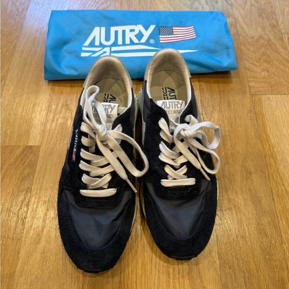 Retro Runner Women's Sneakers in Black and Cream